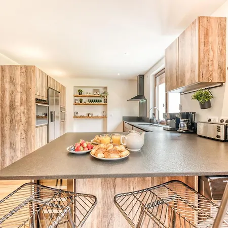 Sauna Bain Nordique Cinéma Vue Montange Chalet