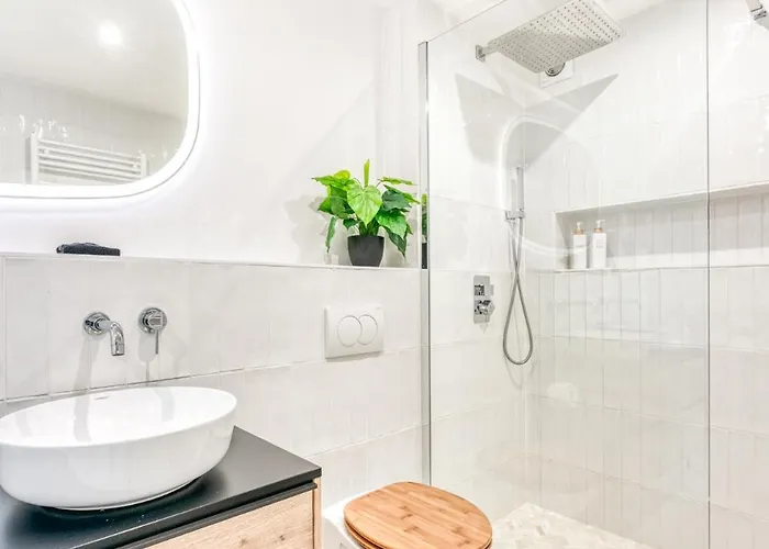 Chalet Sauna Bain Nordique Cinéma Vue Montange *