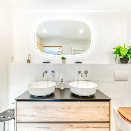 Sauna Bain Nordique Cinema Vue Montange בקתה *