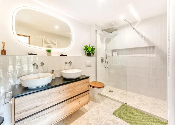 Sauna Bain Nordique Cinema Vue Montange *