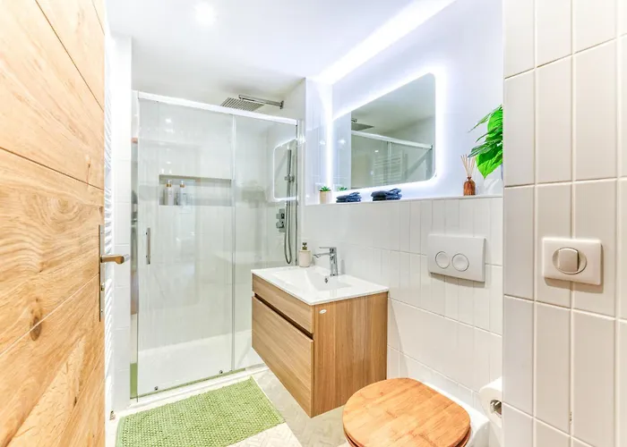 Sauna Bain Nordique Cinema Vue Montange *